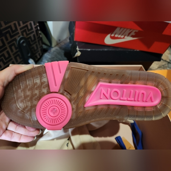 Brand new with original box. Only wore to try on - Picture 3 of 6